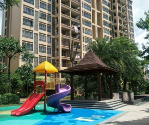 万领蓝山彼岸总占地122亩，共分五期开发，一期已落成交付业主入住